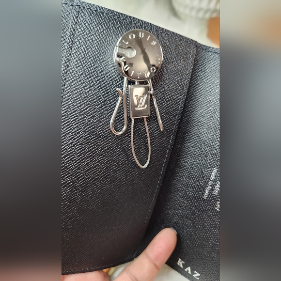 Authentic Louis vuitton graphite key ring holder - Picture 9 of 13